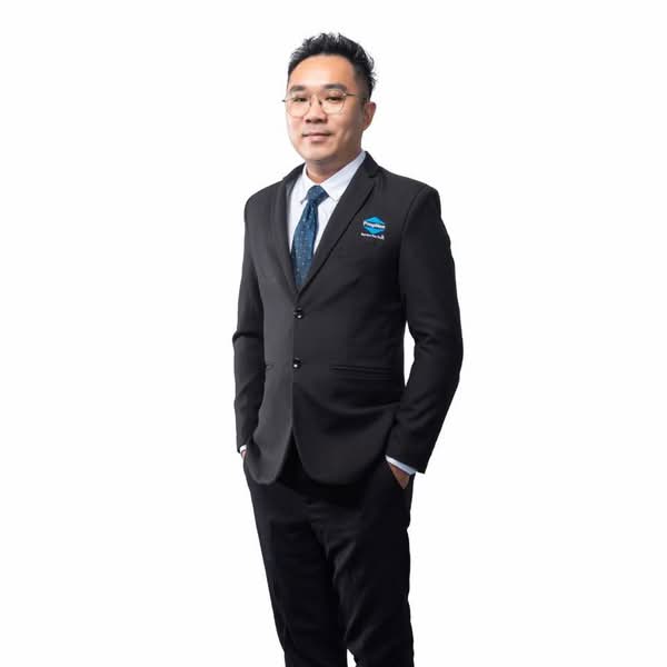 Desmond Lee