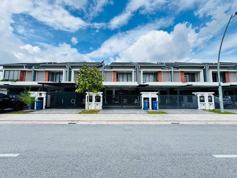 Elmina Green Three - 1