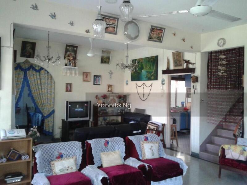 Semi-D house at Seksyen 17 - 4