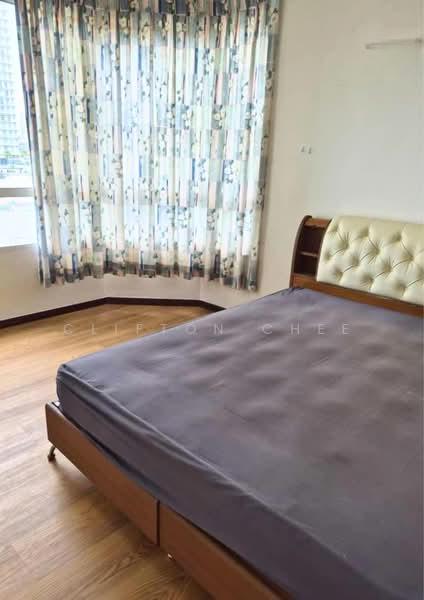 Gurney Park Condominium - 2
