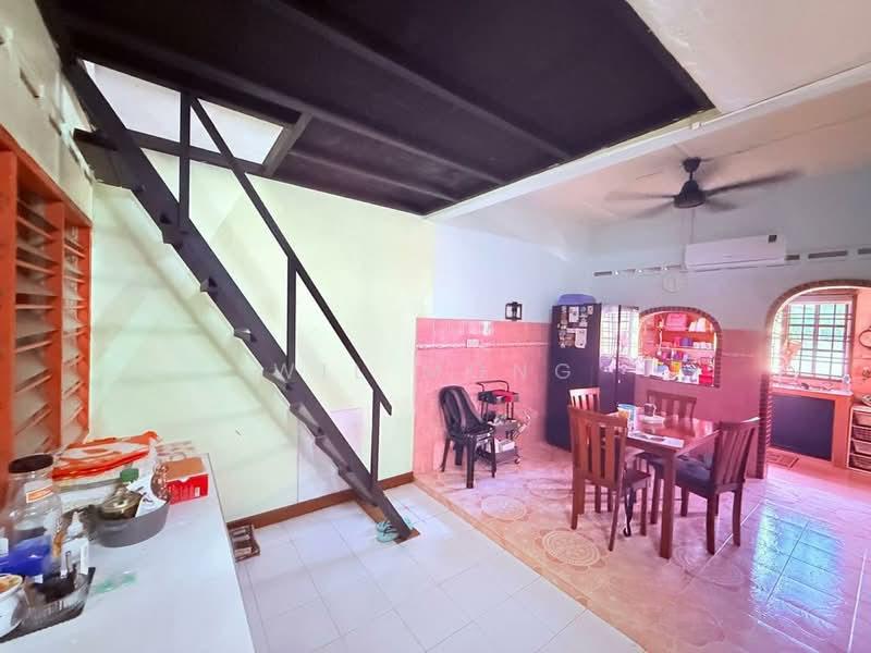 Taman Johor Jaya - 4