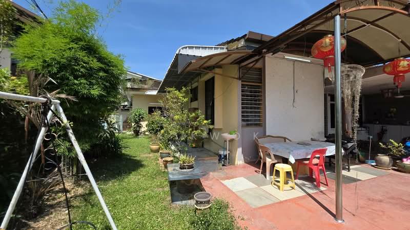 Fettes Park Single Storey Semi-Detached Corner House. - 3