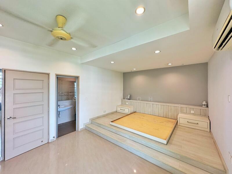 Bukit Dumbar Villa 3132sqft 3.5 Storey TOWNHOUSE Guarded Jelutong - 3