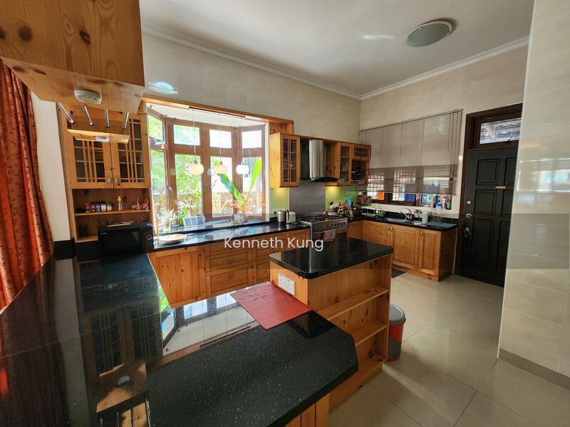 Lengkok Sungai Emas 3 Storey Semi D Batu Ferringhi - 1