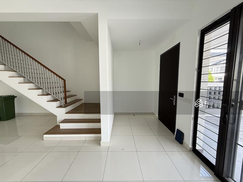 Elmina Green Six - 4