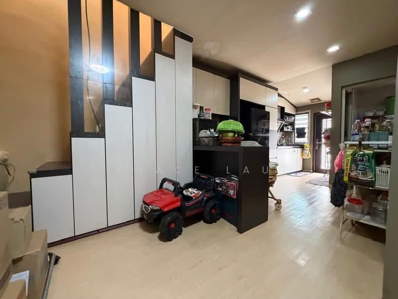 Taman Johor Jaya - 4