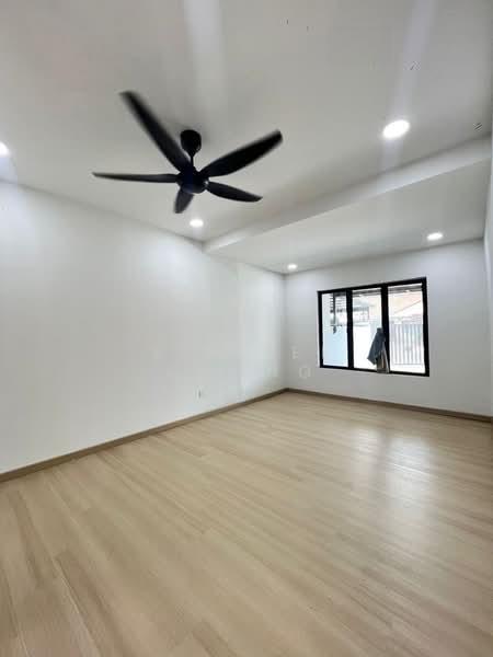 Taman Sri Putri - 4