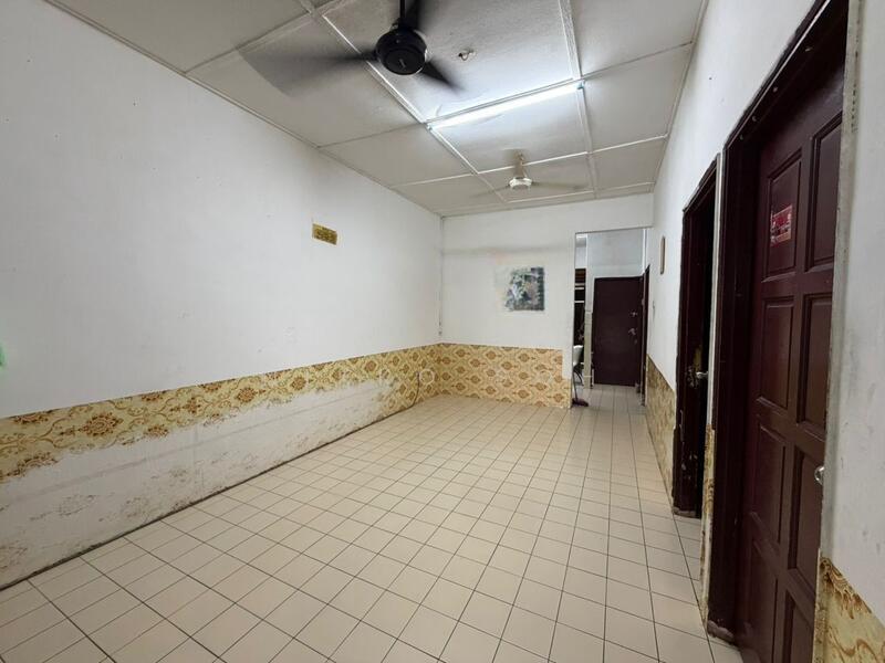 Johor Jaya Jalan Teratai - 1