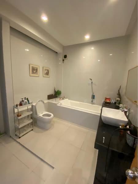 Bukit Jelutong - 3