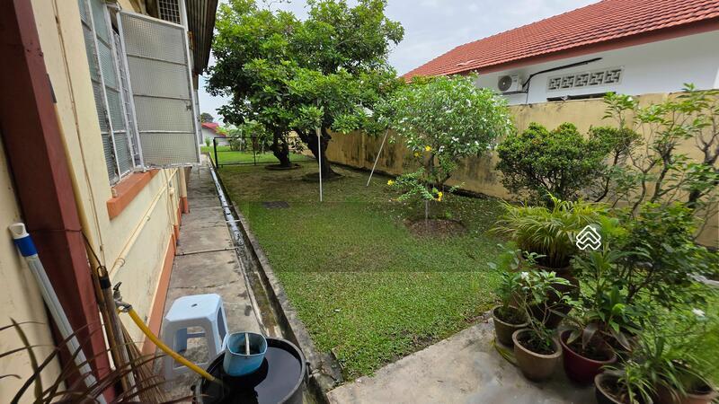 Bungalow at Seksyen 11 - 2