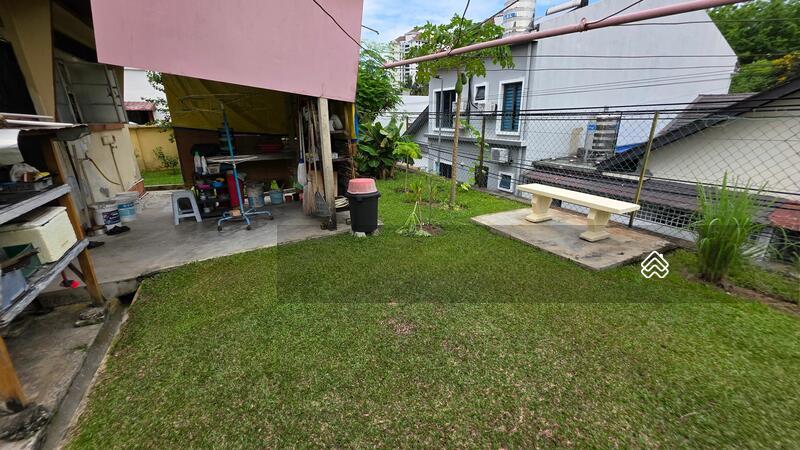 Bungalow at Seksyen 11 - 3