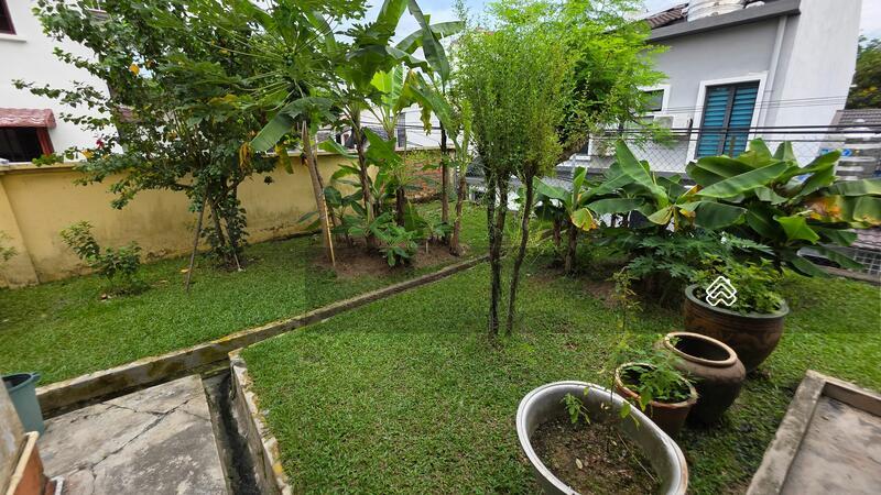 Bungalow at Seksyen 11 - 4