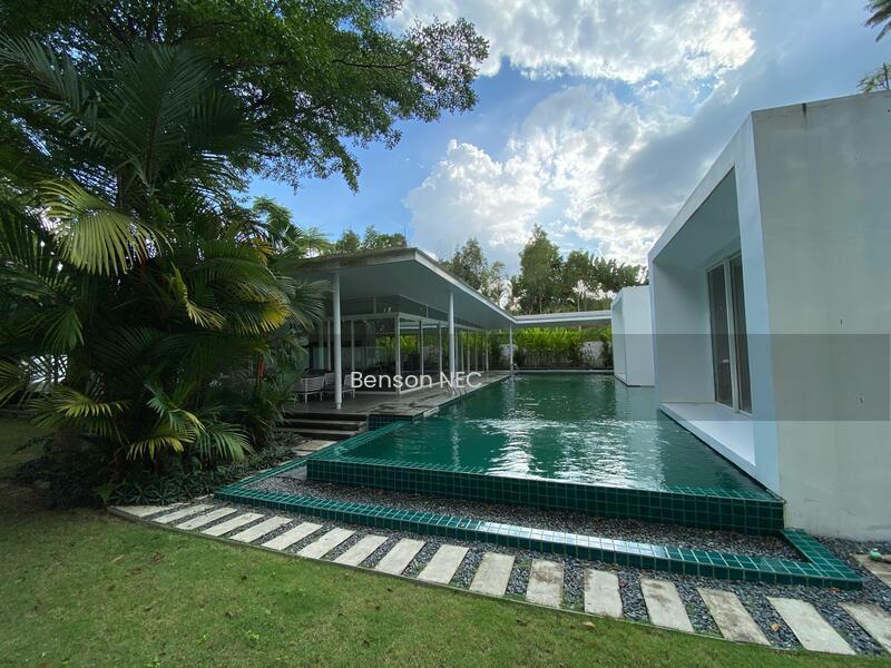 Bungalow at Ledang Height - 2