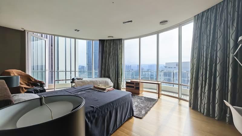 The Oval - 5