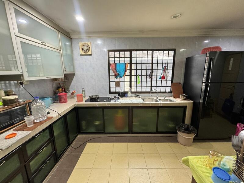 Taman Johor Jaya - 4