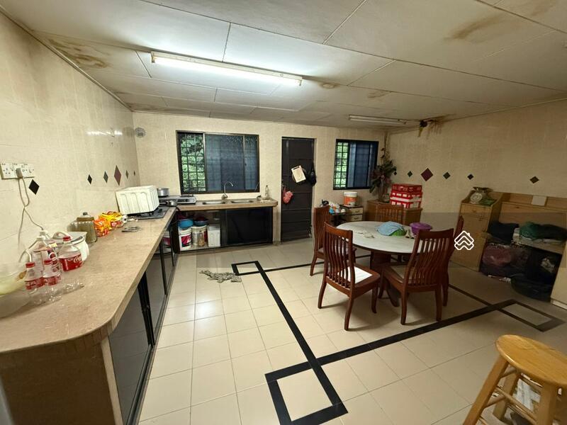 Single Storey House at Pengkalan - 4