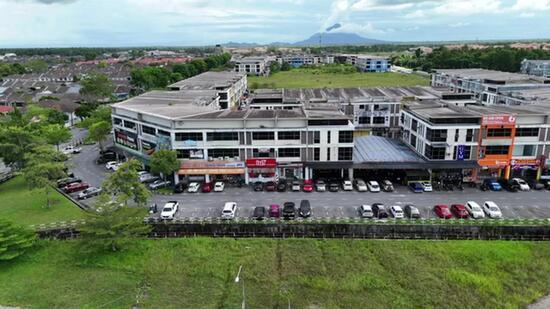 3 Storey Shop Intermediate @ Matang Hub Facing main road and roundabout - 4