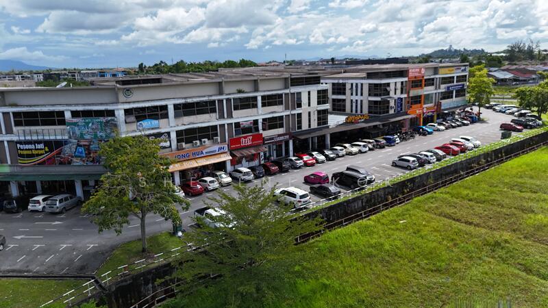 3 Storey Shop Intermediate @ Matang Hub Facing main road and roundabout - 5