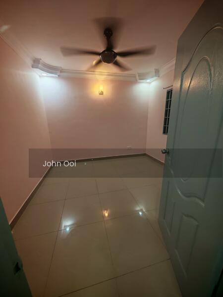 Lakeview Apartments - 3