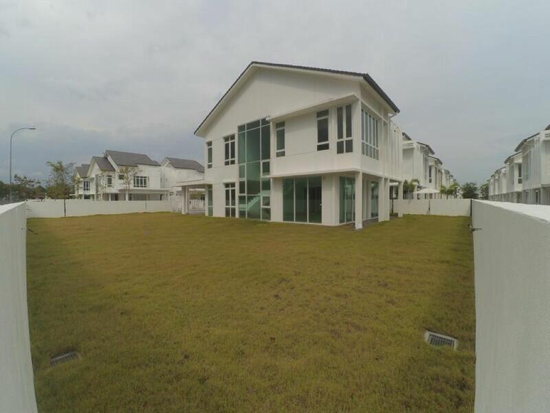 Near KLIA Bumi Corner RM700k with extra land 30ft! - 1