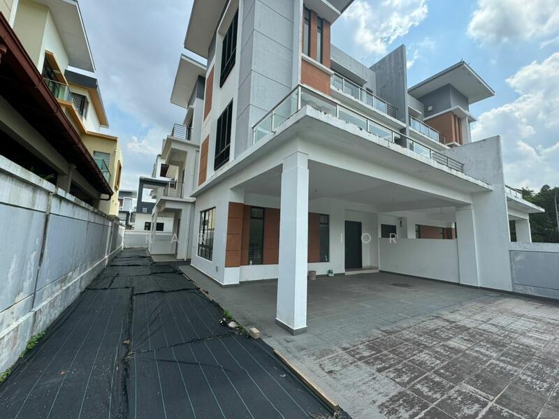DESA TEBRAU 3-Storey Semi-D (40x90) - 1