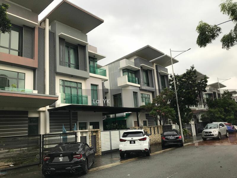 Semi-D house at USJ - 4