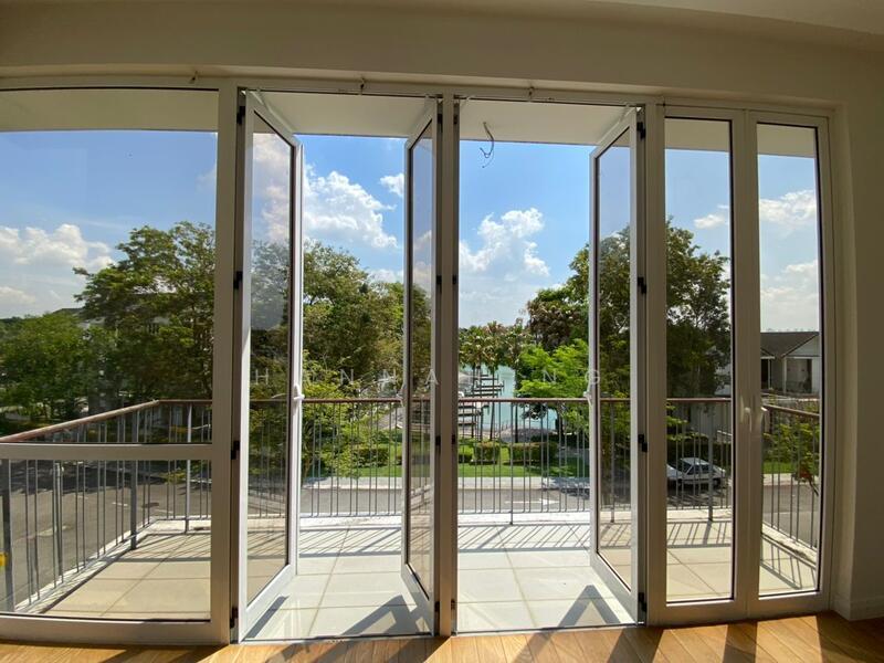 Emerald Bay @ Puteri Harbour - 1