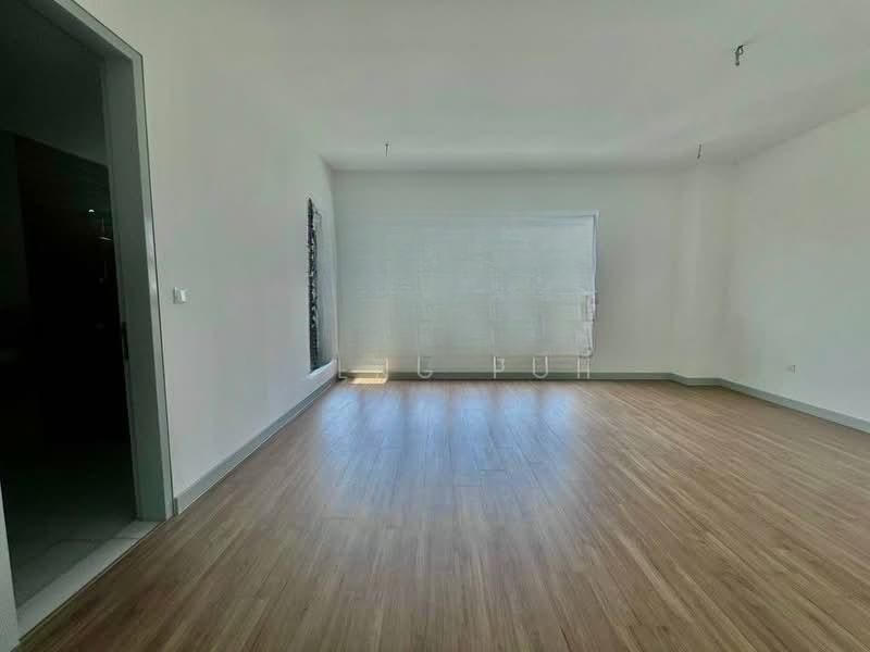 KL East : East 57 - 5