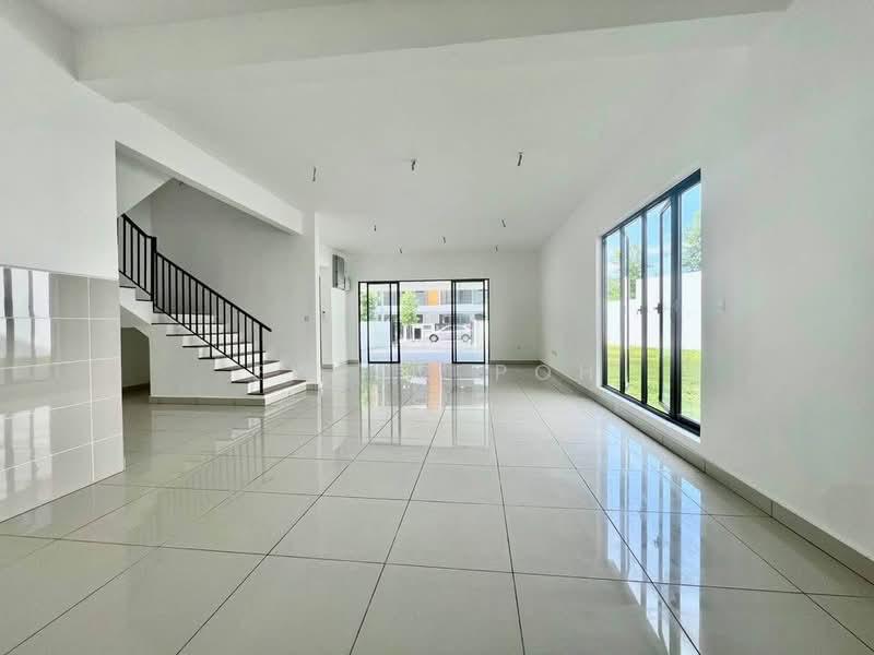 KL East : East 57 - 3