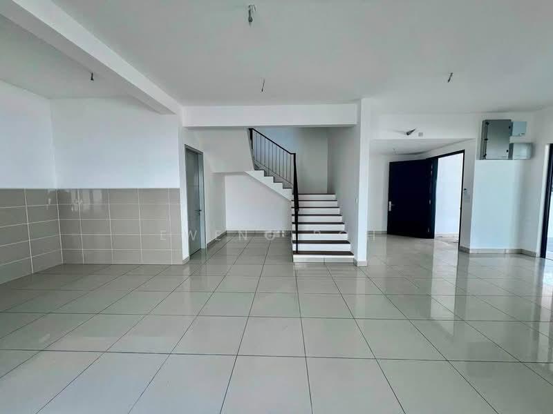 KL East : East 57 - 4