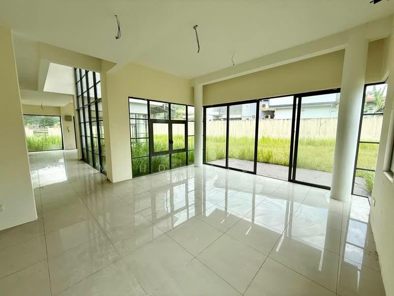 Banyan Close - 4