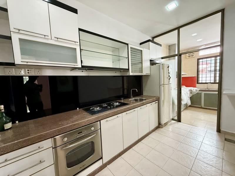 Taman Mount Austin - 5