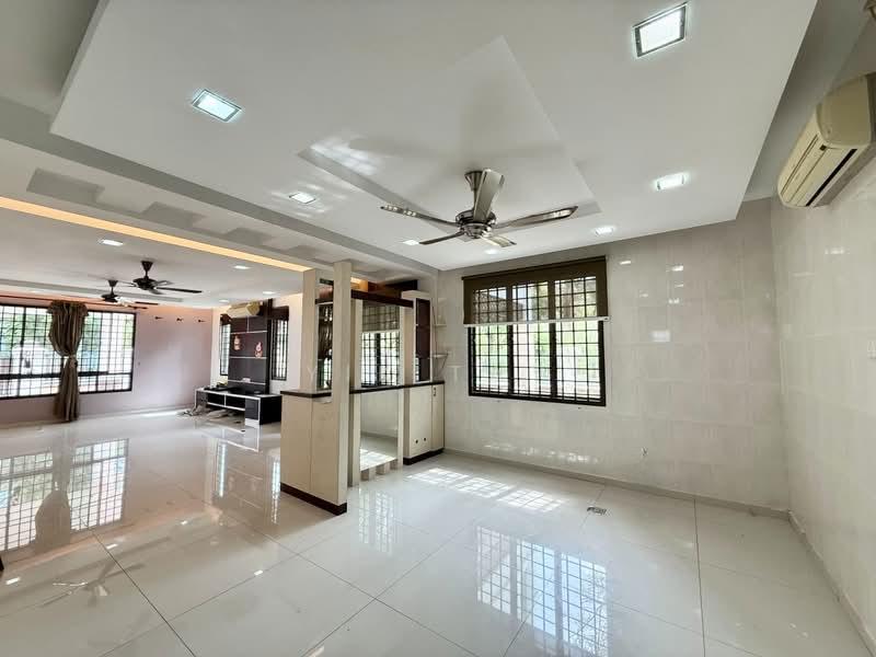 Taman Mount Austin - 3