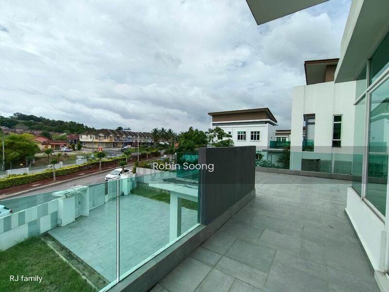 Freehold 2 Storey Bungalow at Bukit Katil - 5