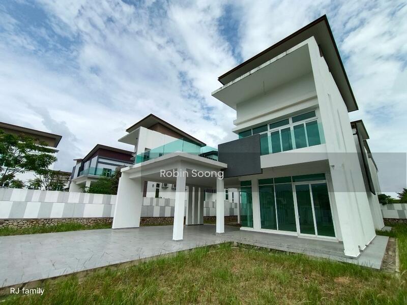 Freehold 2 Storey Bungalow at Bukit Katil - 1