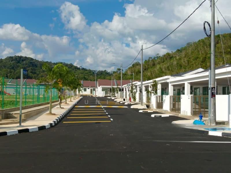 RUMAH TERES SETINGKAT DI JENIANG - 4