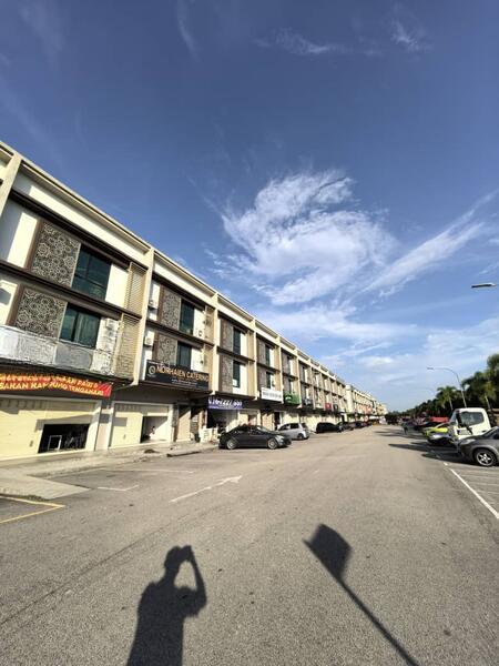 Jalan Bandar Cemerlang @ Bandar Cemerlang Ulu Tiram 81800 - 3