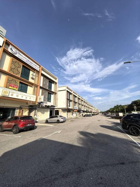 Jalan Bandar Cemerlang @ Bandar Cemerlang Ulu Tiram 81800 - 1