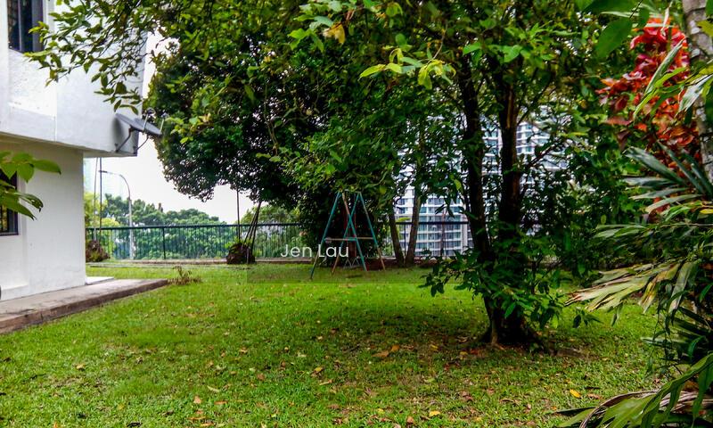 Panoramic And Immersive Green Views Throughout - 5