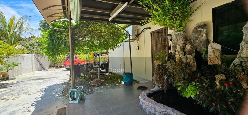 Tanjung Bungah single storey bungalow - 2