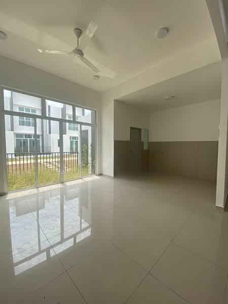 Rumah Teres Dua Tingkat untuk Dijual di Lunas - 3