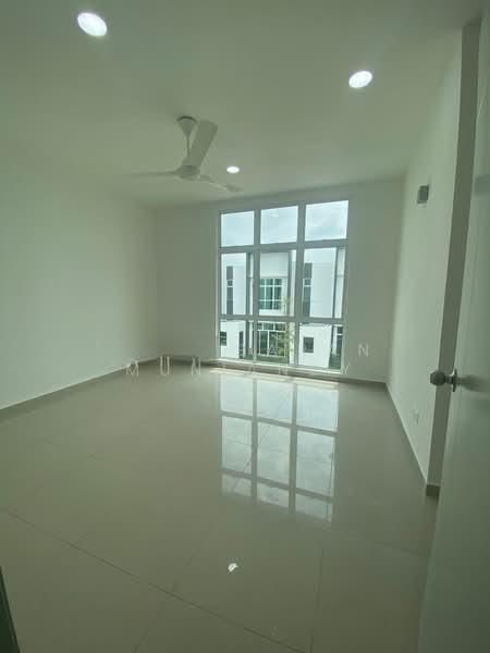 Rumah Teres Dua Tingkat untuk Dijual di Lunas - 4