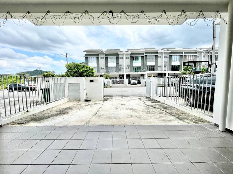 Fully Renovated 3 Storey Azalea BRP Sungai Buloh - 2