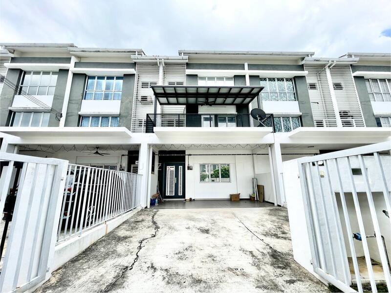 Fully Renovated 3 Storey Azalea BRP Sungai Buloh - 1
