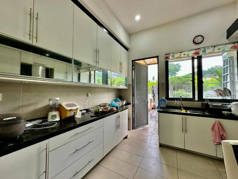 16 Quartz @ Melawati - 3