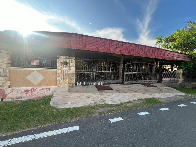 Semi-D house at Taman Sri Medoi, Segamat - 2