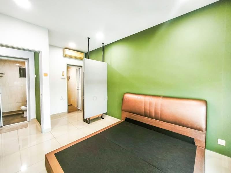Connaught Avenue - 5