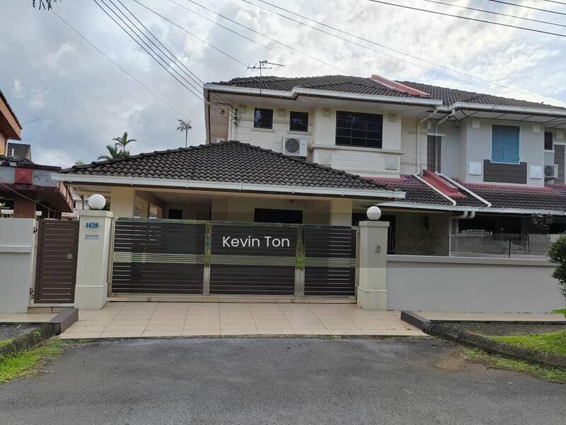 Well Maintained Semi Detached House for Sale - 1