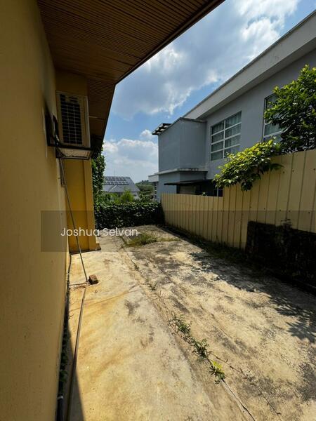 Bungalow at Taman Bukit Pantai - 5