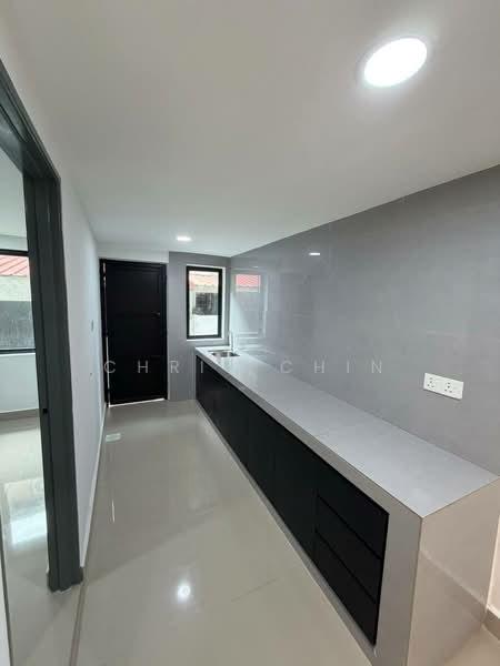 Taman Johor Jaya - 4